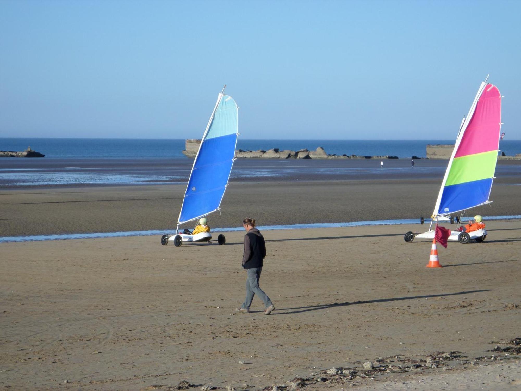 Gites " Arromanches" Ou "Bord De Mer Pmr" 2 Chambres En Front De Mer A Asnelles , 3Km D'Arromanches, 10Km De Bayeux Bagian luar foto
